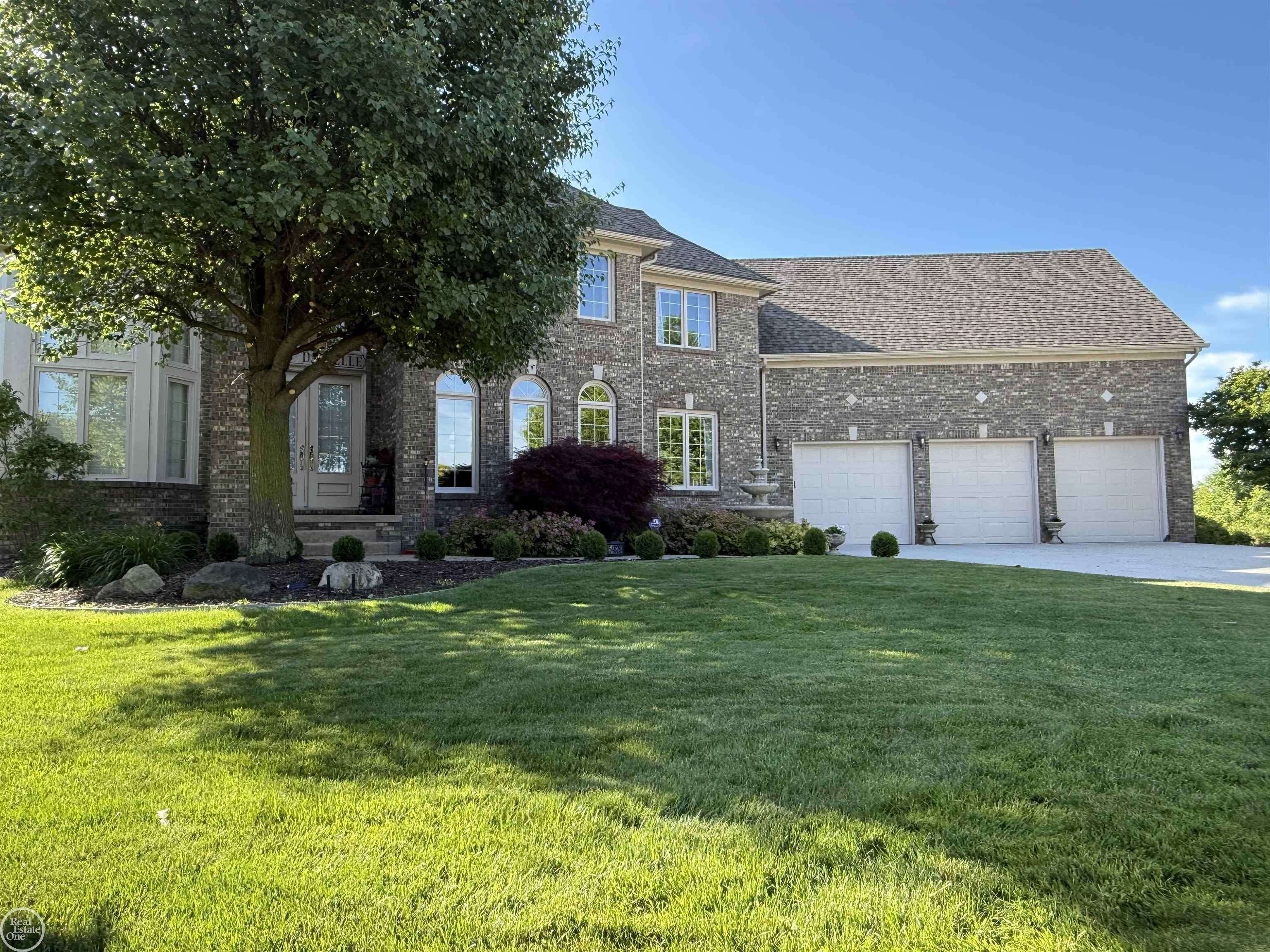 54828 Danielle ST, New Baltimore, MI 48047