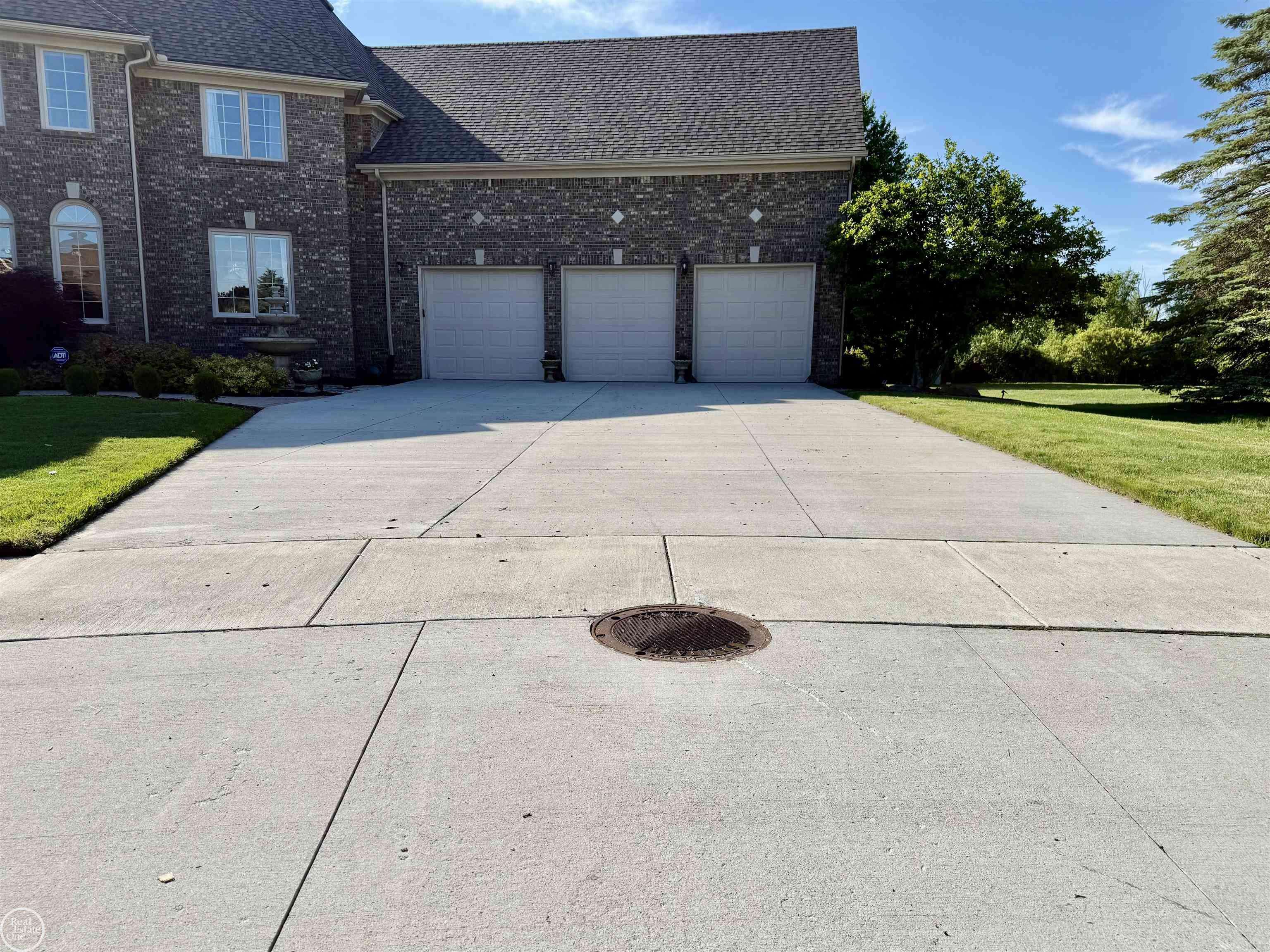 54828 Danielle ST, New Baltimore, MI 48047