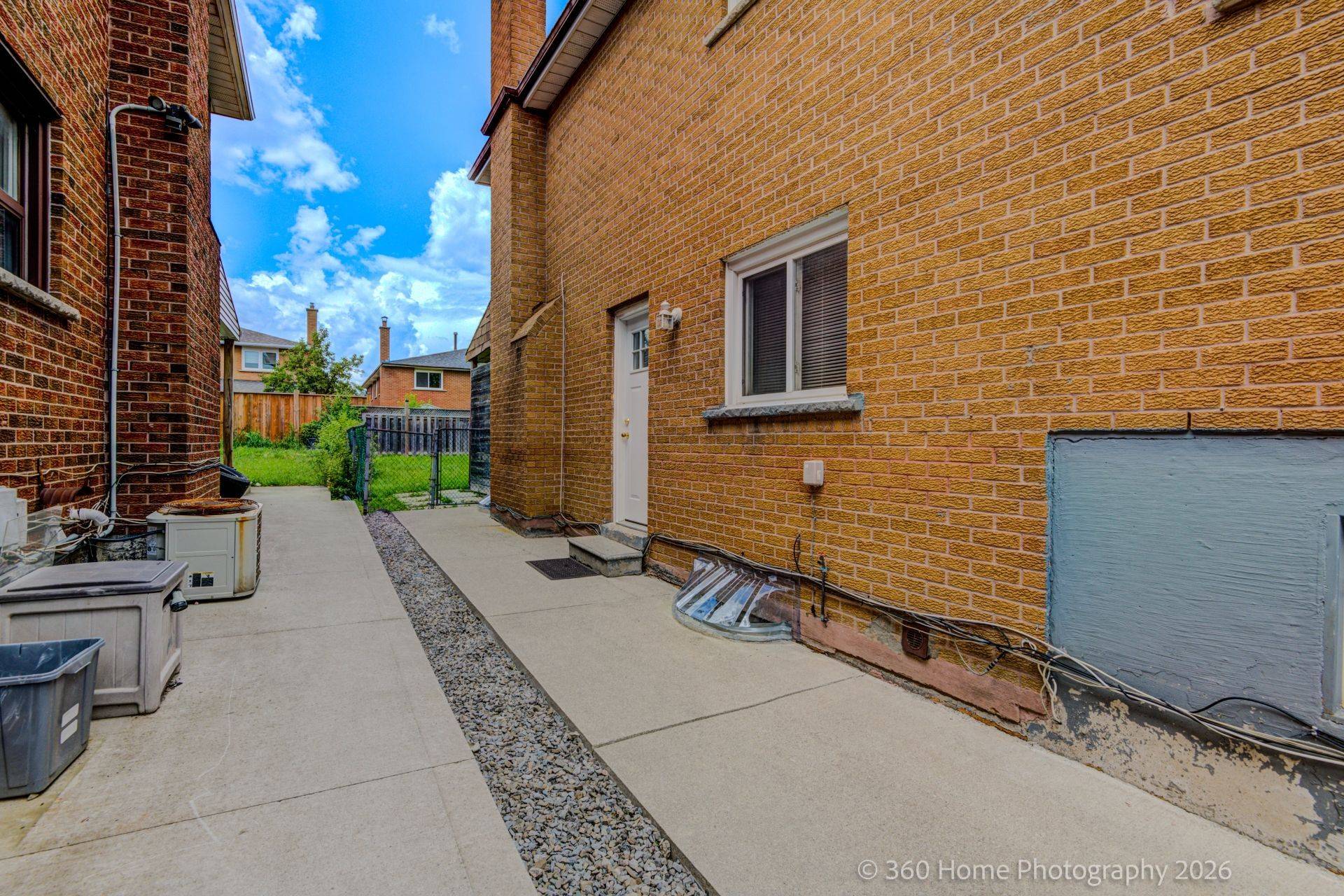 3999 Bishopstoke LN, Mississauga, ON L4Z 1H9