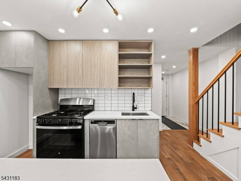 100 Chestnut St #1, West Orange Twp., NJ 07052