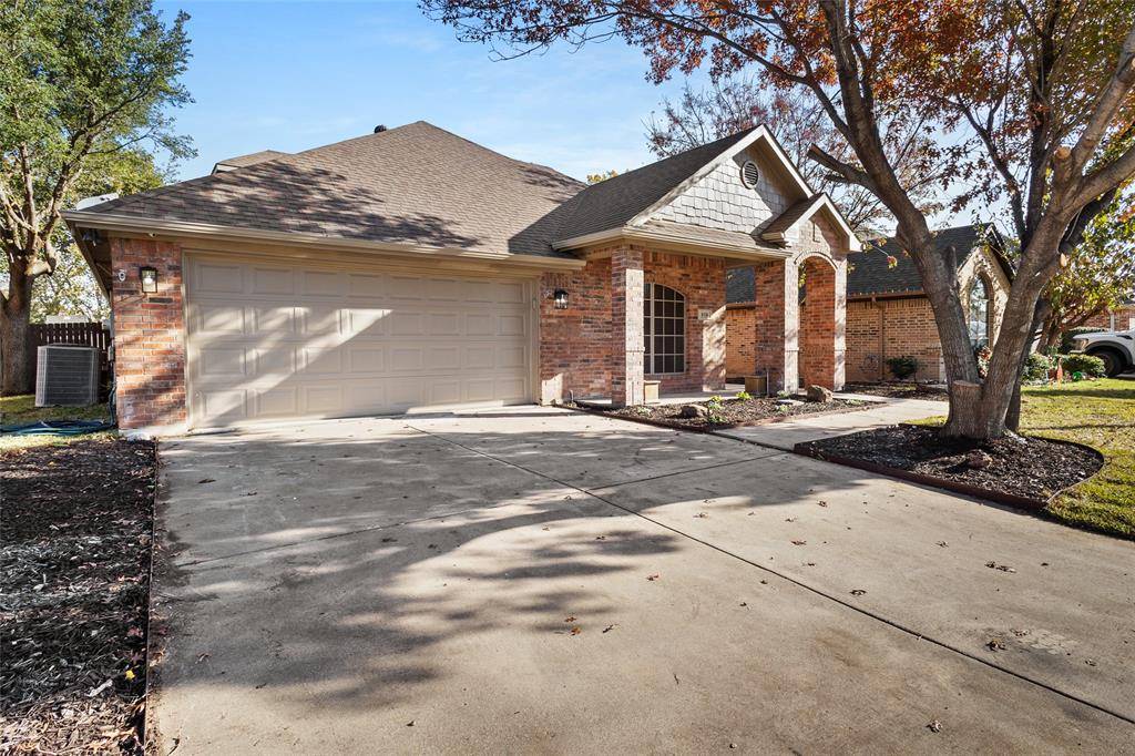 6136 Lochmoor Drive, Fort Worth, TX 76179