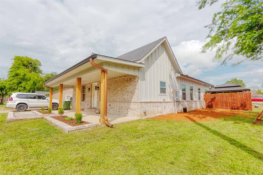 113 Smith, Tioga, TX 76271