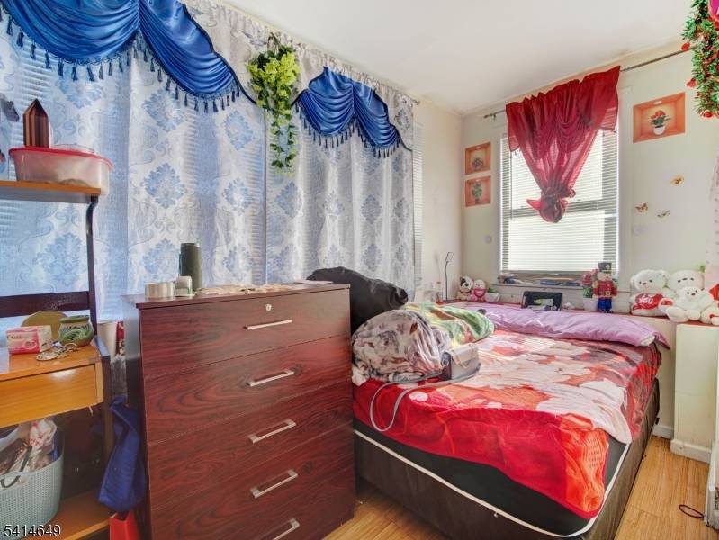 6011 Van Buren Pl, West New York Town, NJ 07093