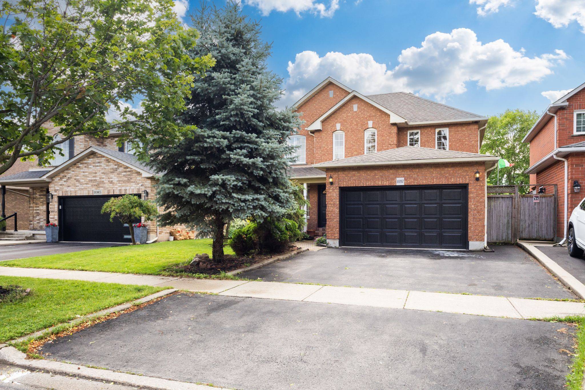 1087 Augustus DR, Burlington, ON L7S 2L2