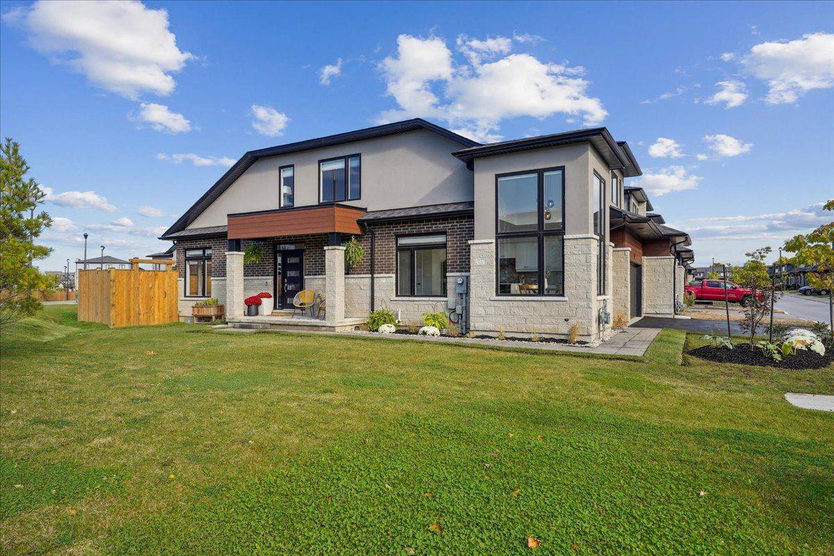 52 Welch LN, Hamilton, ON L9C 0G1