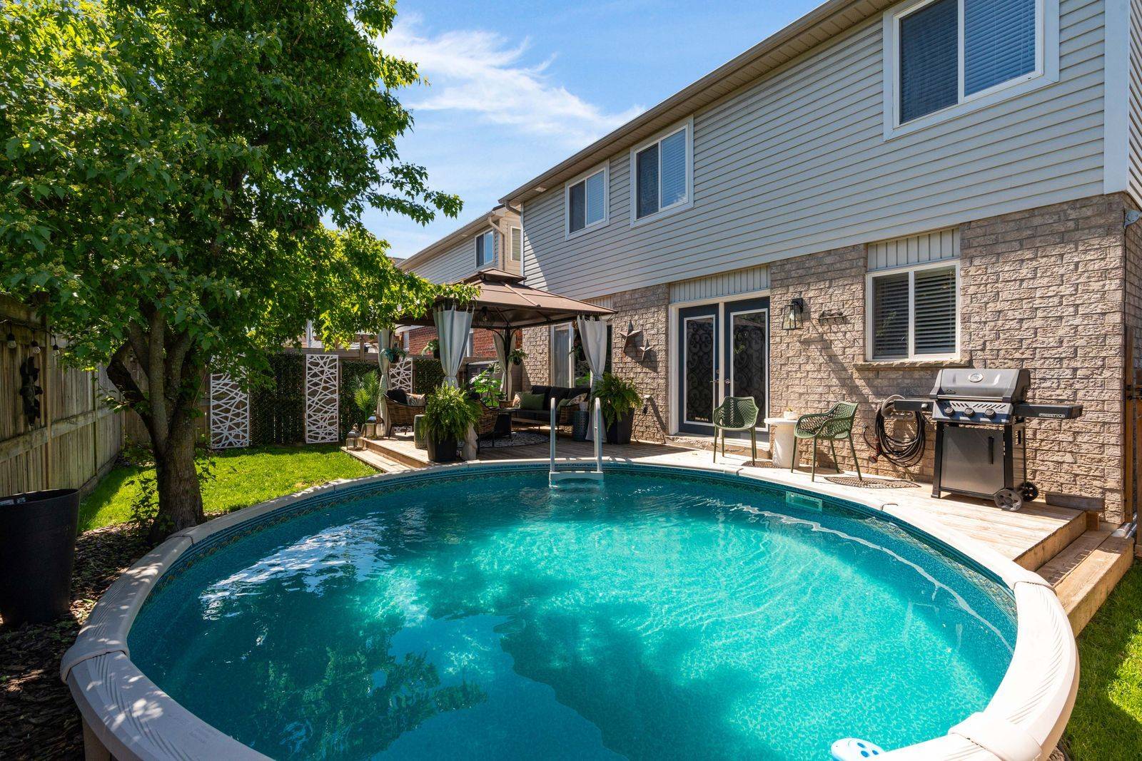 15 Brookwood DR, Barrie, ON L4N 0Z1