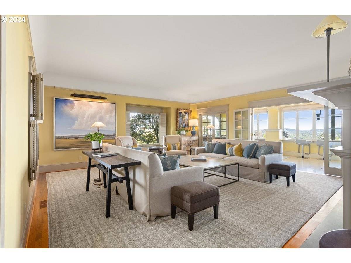 1960 SW 16TH AVE, Portland, OR 97201
