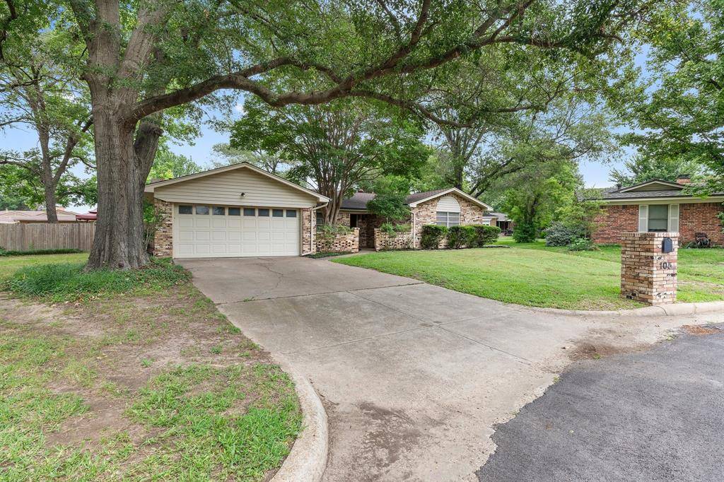105 Wisteria Court, Terrell, TX 75160