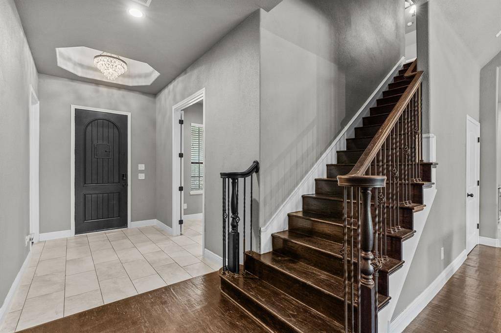 7348 Brady Oaks Drive, Fort Worth, TX 76135