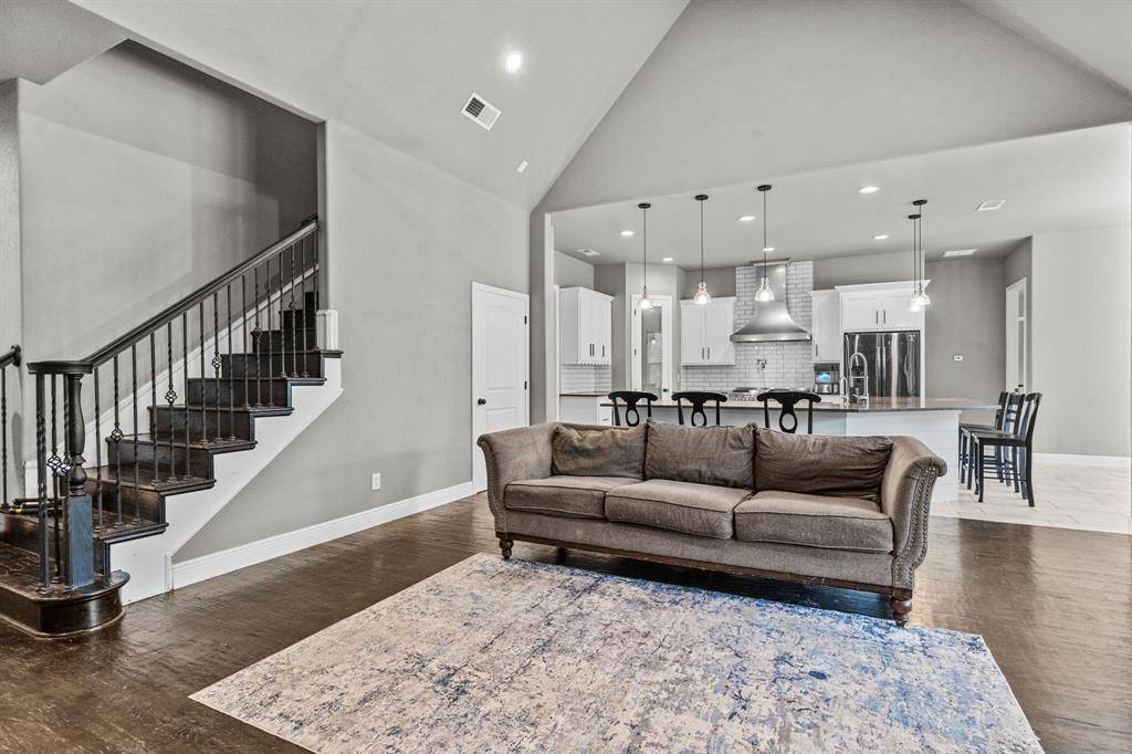 7348 Brady Oaks Drive, Fort Worth, TX 76135