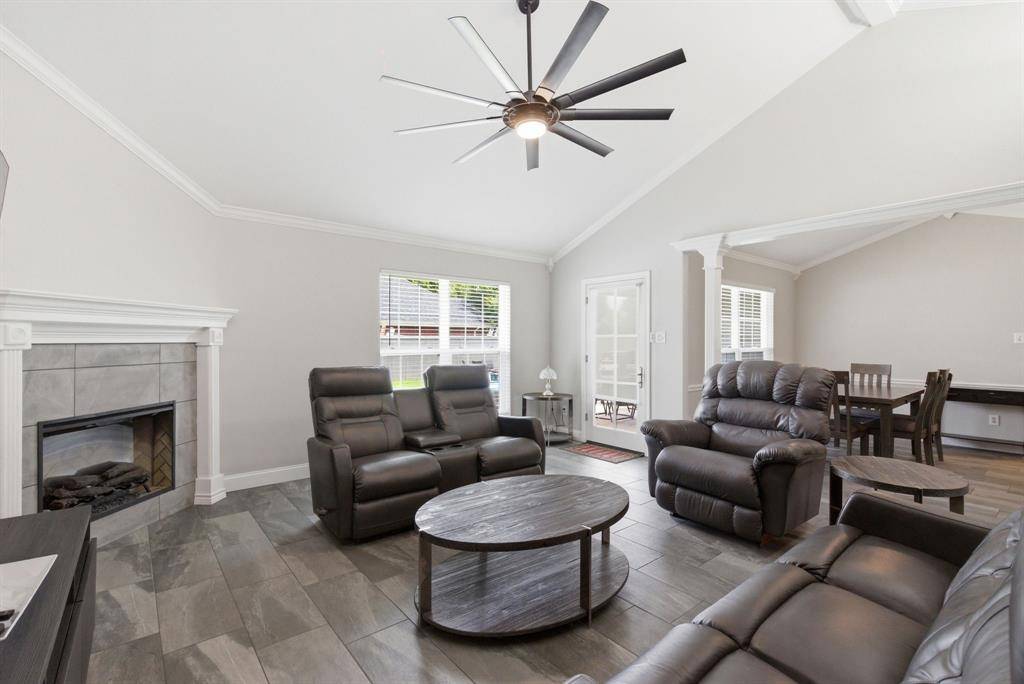 1111 Harbor Lakes Drive, Granbury, TX 76048