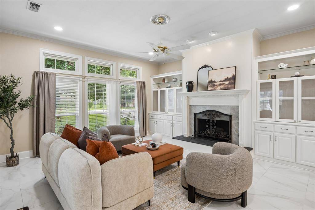 400 Timberlake Drive, Azle, TX 76020