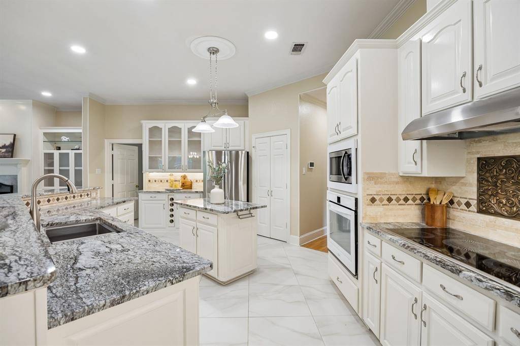 400 Timberlake Drive, Azle, TX 76020