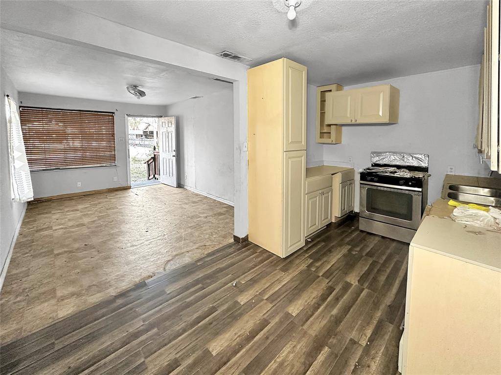535 Ella Avenue, Dallas, TX 75217