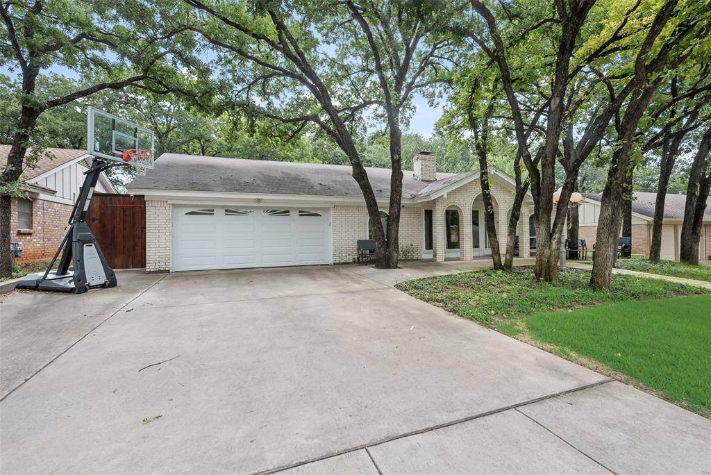 412 Twin Creek Drive, Hurst, TX 76053