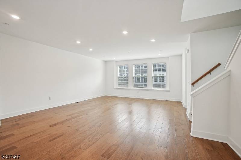 10 Cecala Rd, Morris Plains Boro, NJ 07950