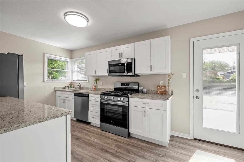 609 N Norma Drive, Lacy Lakeview, TX 76705