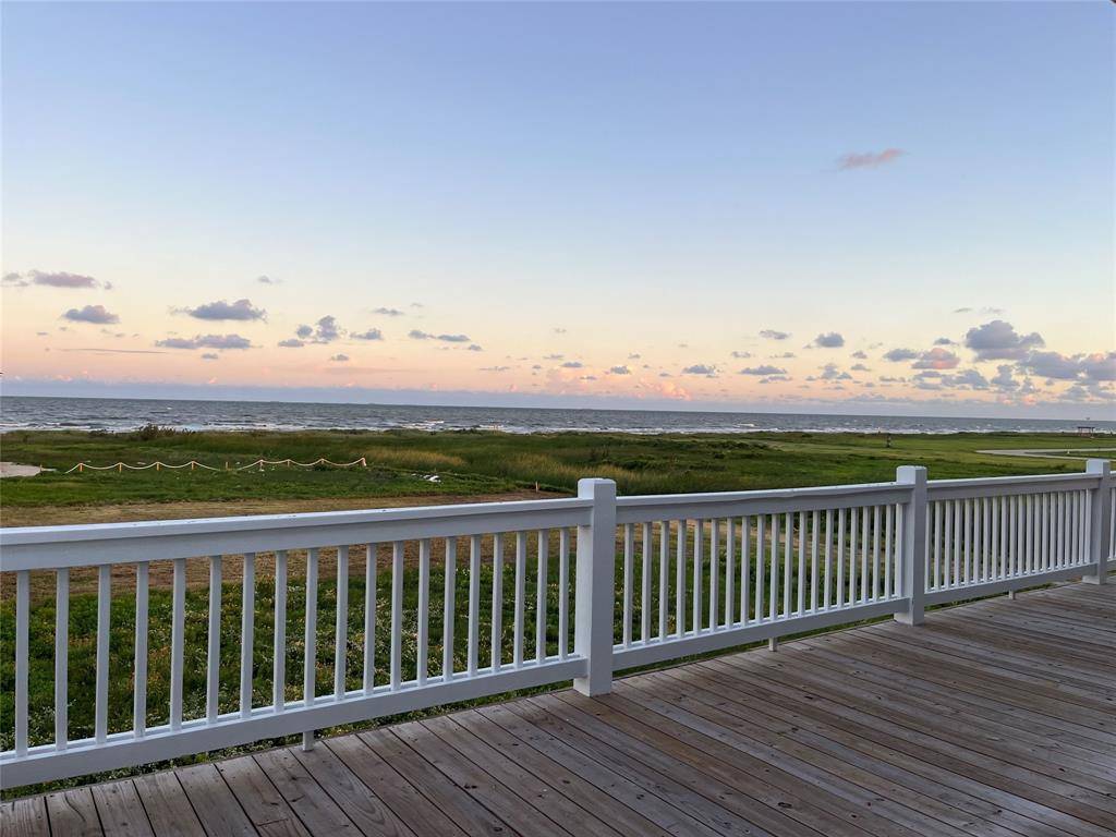 512 Caplen Shores Circle, Port Bolivar, TX 77617