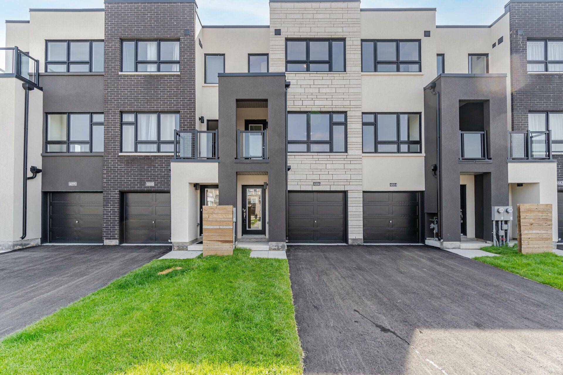 4886 Valera RD, Burlington, ON L7M 2A9