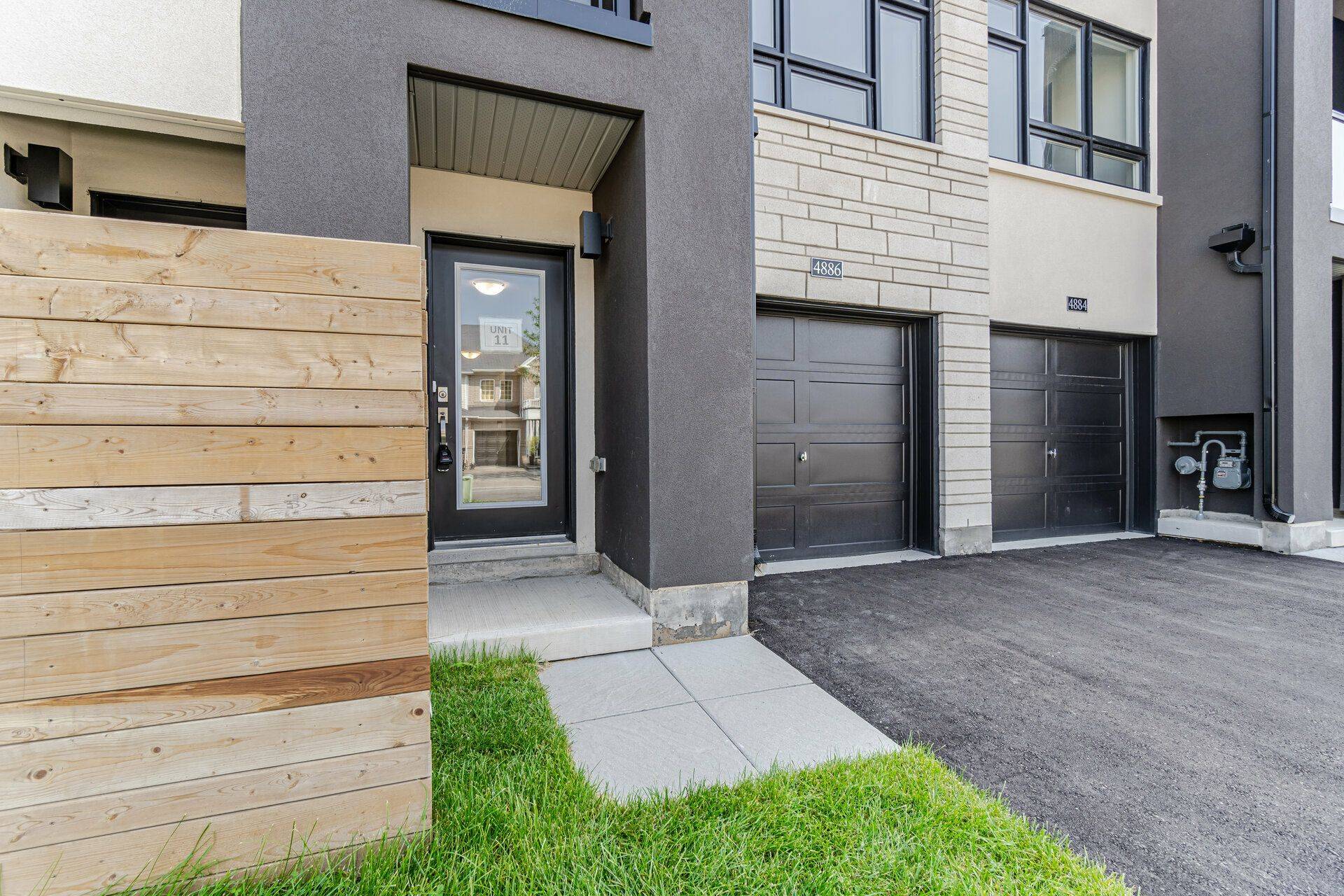 4886 Valera RD, Burlington, ON L7M 2A9