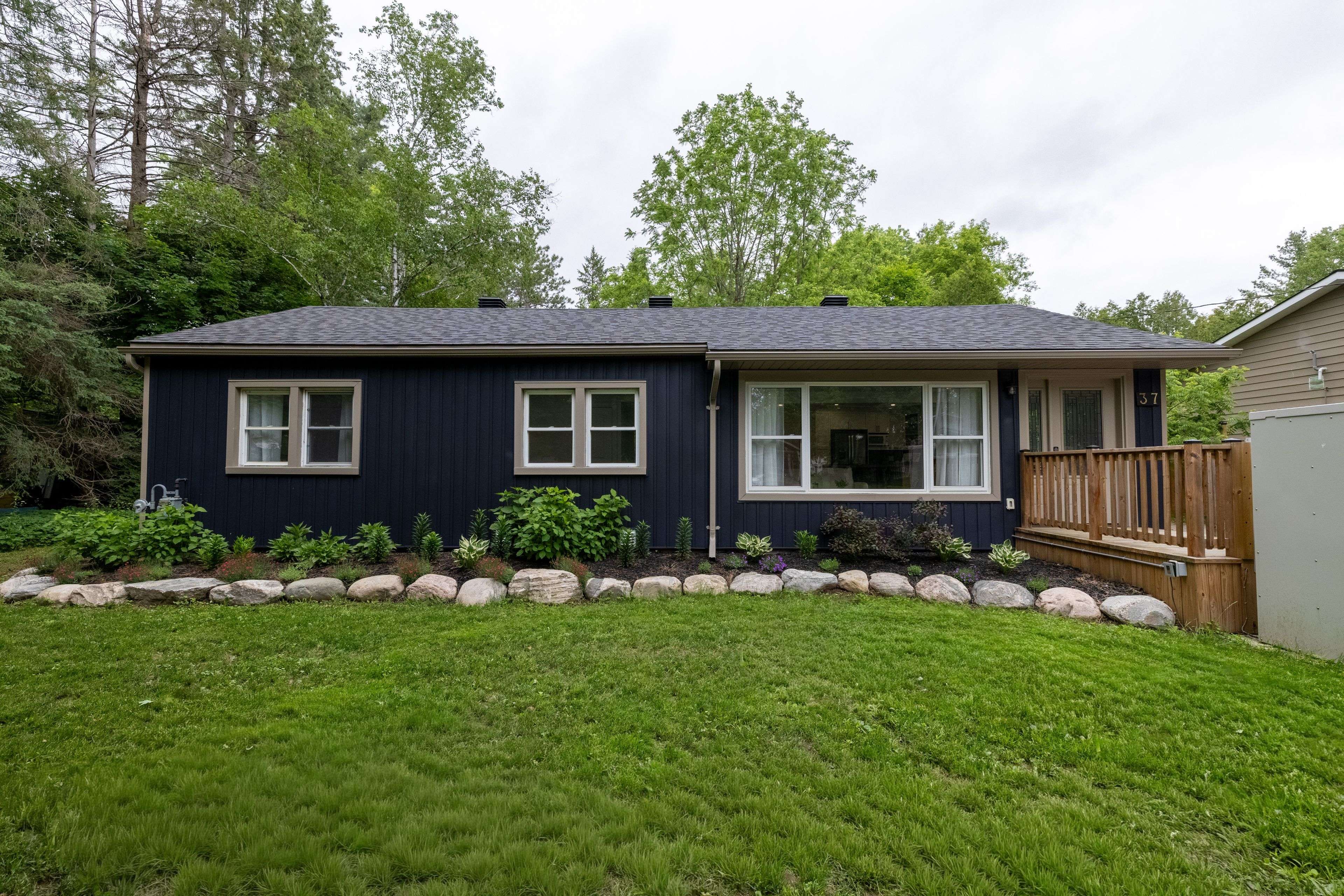 37 Spencer ST, Bracebridge, ON P1L 1E1