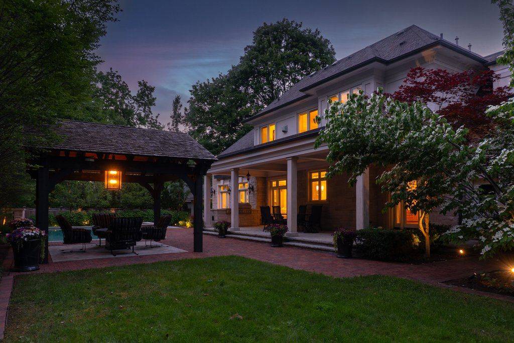 240 Poplar DR, Oakville, ON L6J 4C8