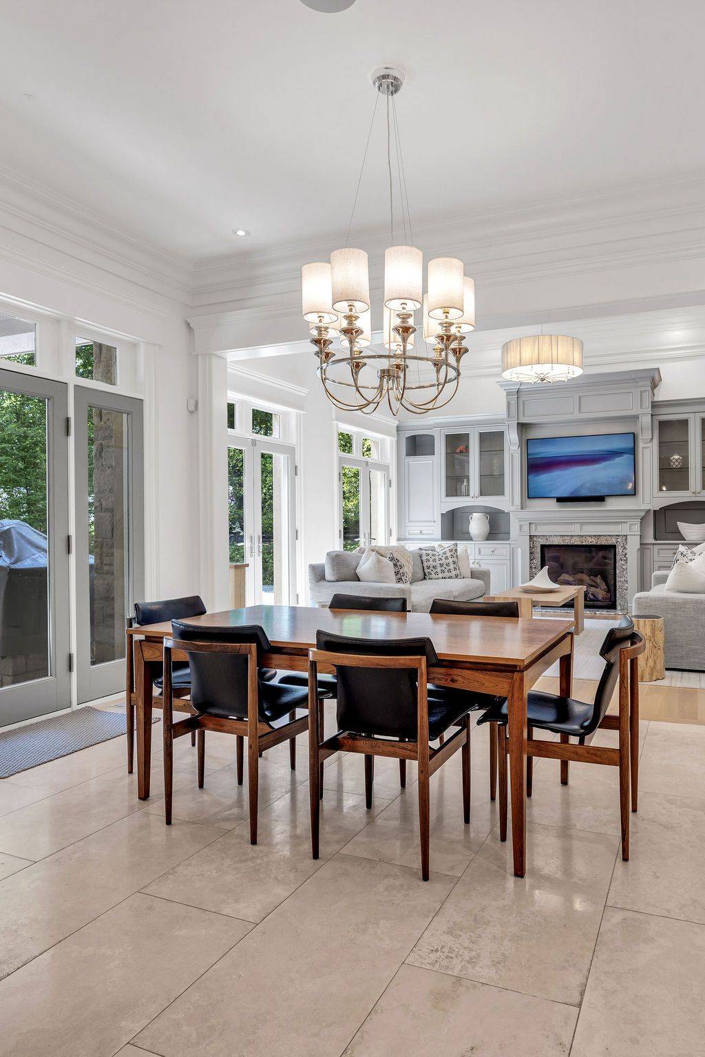 240 Poplar DR, Oakville, ON L6J 4C8