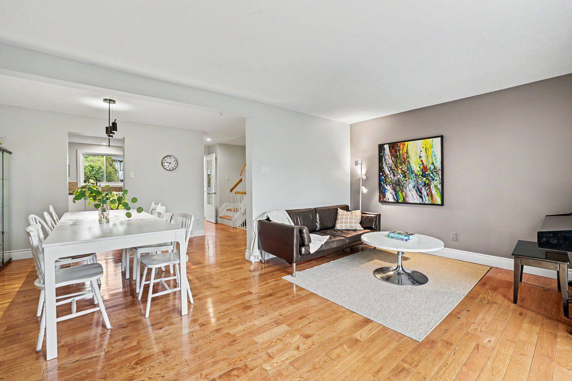 43 Whelan DR, Barrhaven, ON K2J 2A3