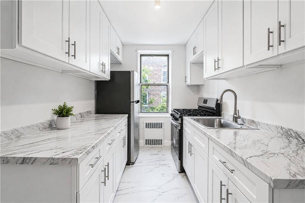 221 McDonald AVE #5G, Brooklyn, NY 11218