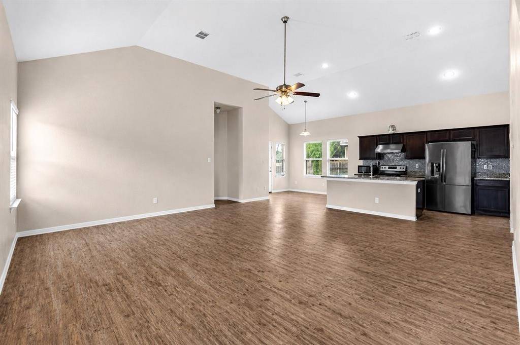 710 Woodcrest Drive, Ennis, TX 75119