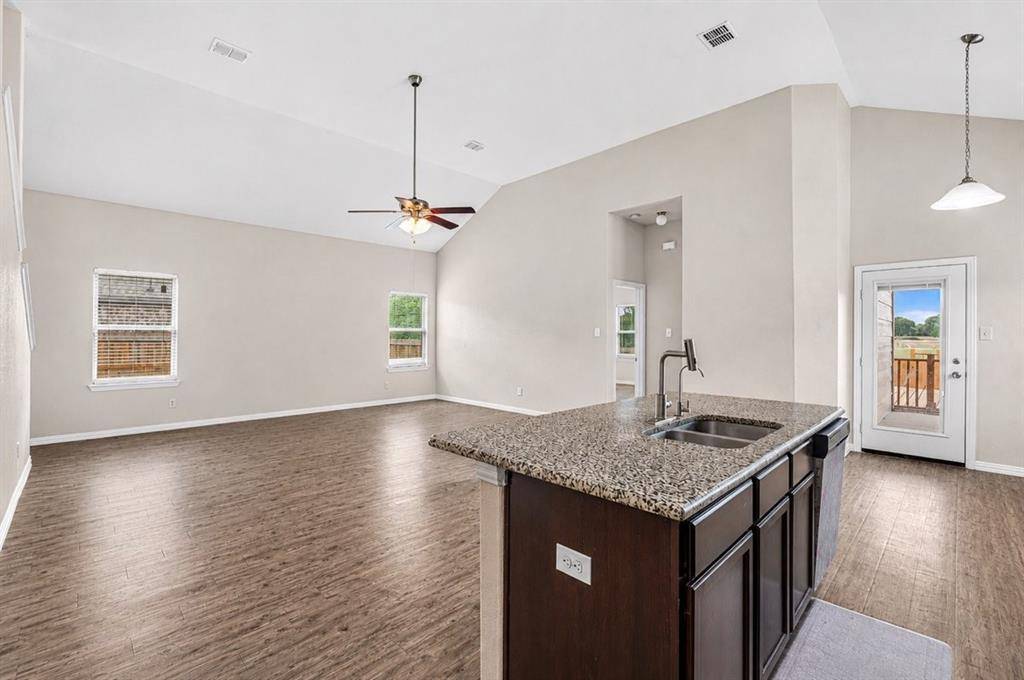 710 Woodcrest Drive, Ennis, TX 75119