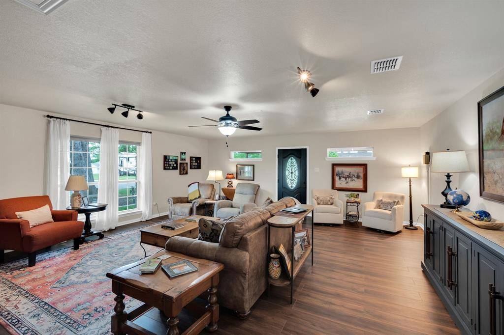 502 Main Street, Maypearl, TX 76064