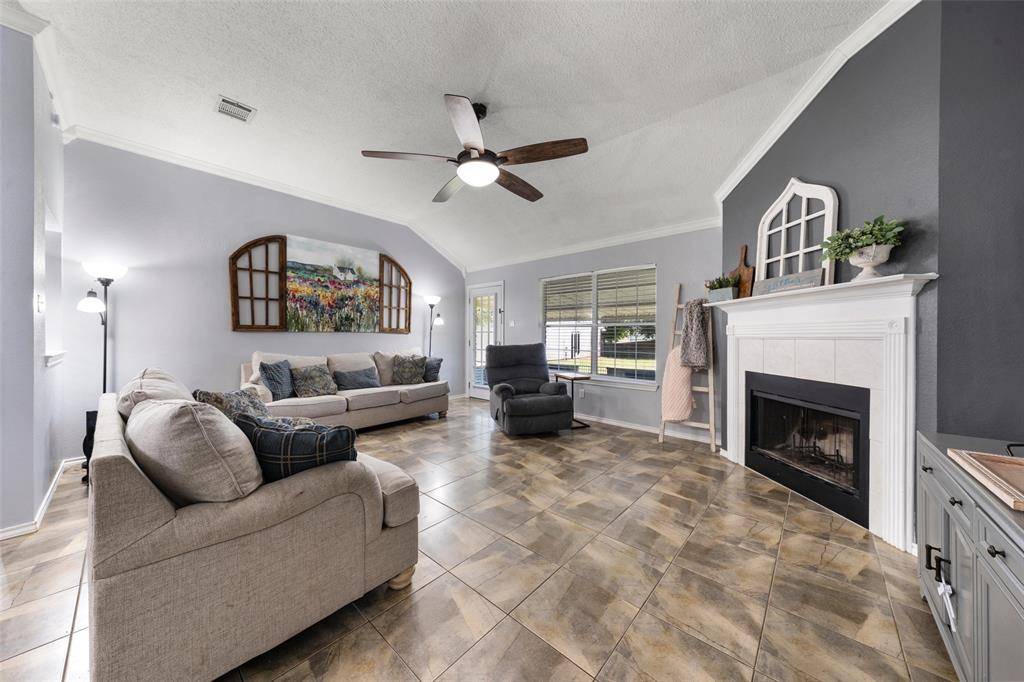 100 Northern Star, Bruceville, TX 76630