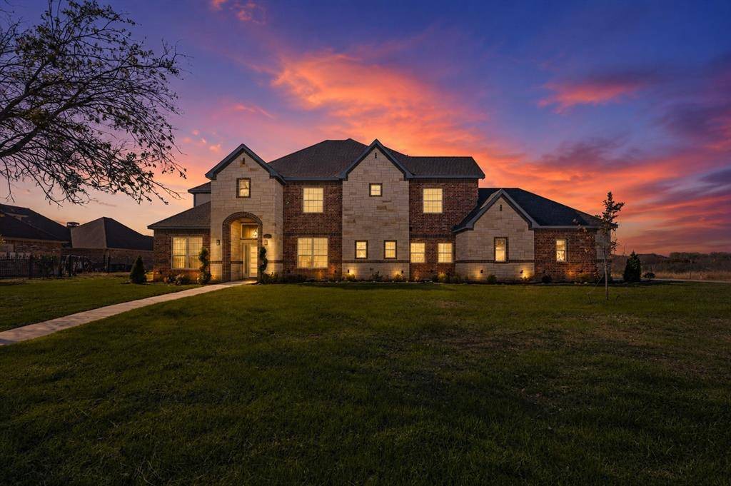 828 Mallard Pointe Drive, Grand Prairie, TX 75104