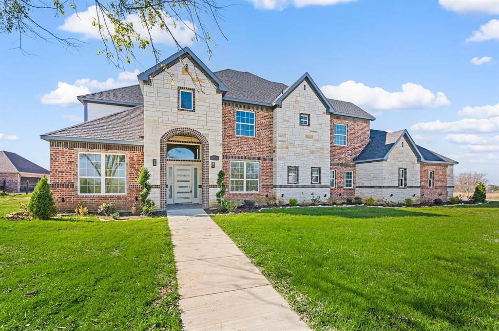 828 Mallard Pointe Drive, Grand Prairie, TX 75104