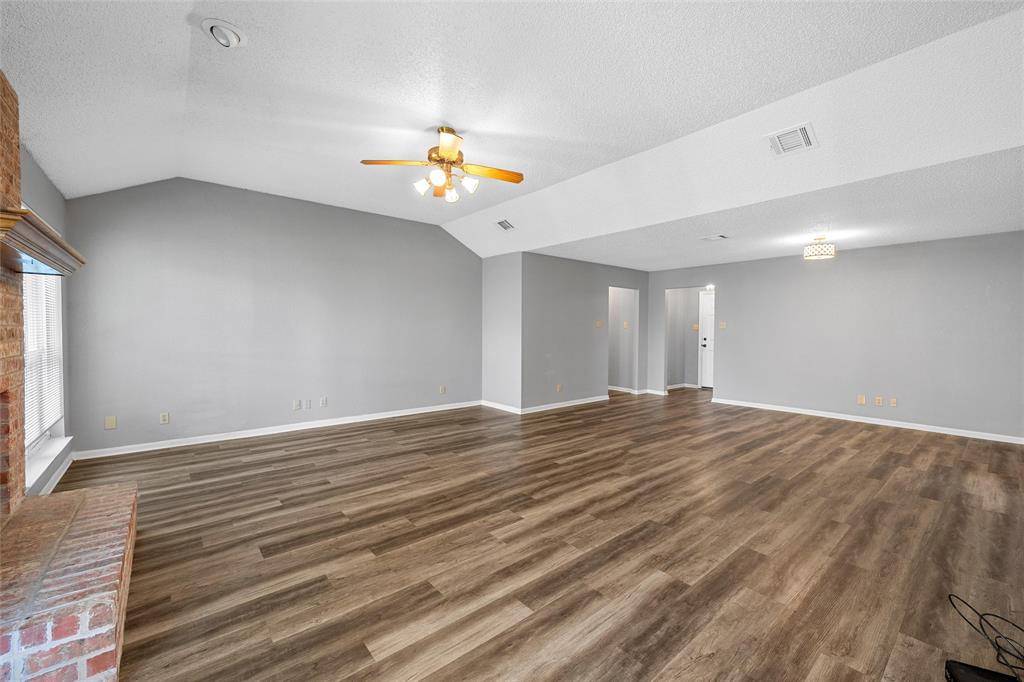 316 Evergreen Court, Hewitt, TX 76643