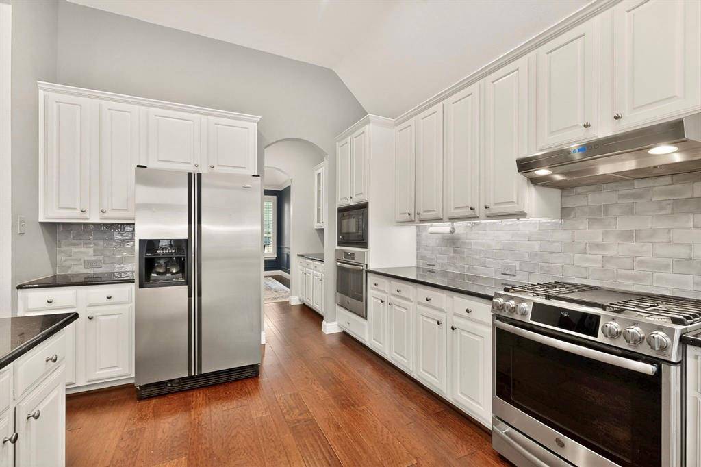 700 Salmon Run Court, Euless, TX 76039