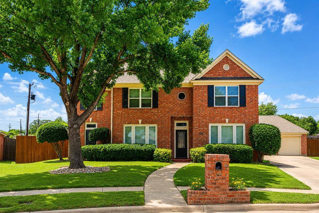 8533 Castle Creek Road, North Richland Hills, TX 76182