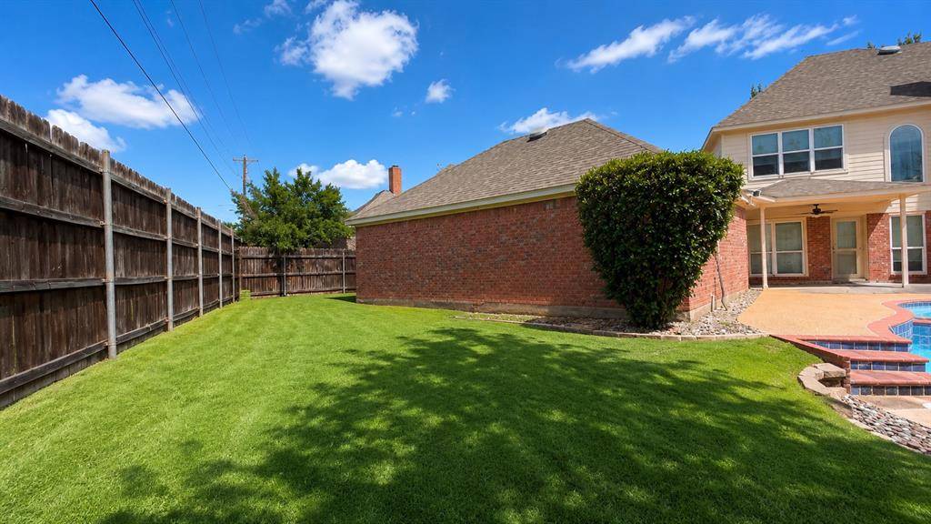 8533 Castle Creek Road, North Richland Hills, TX 76182