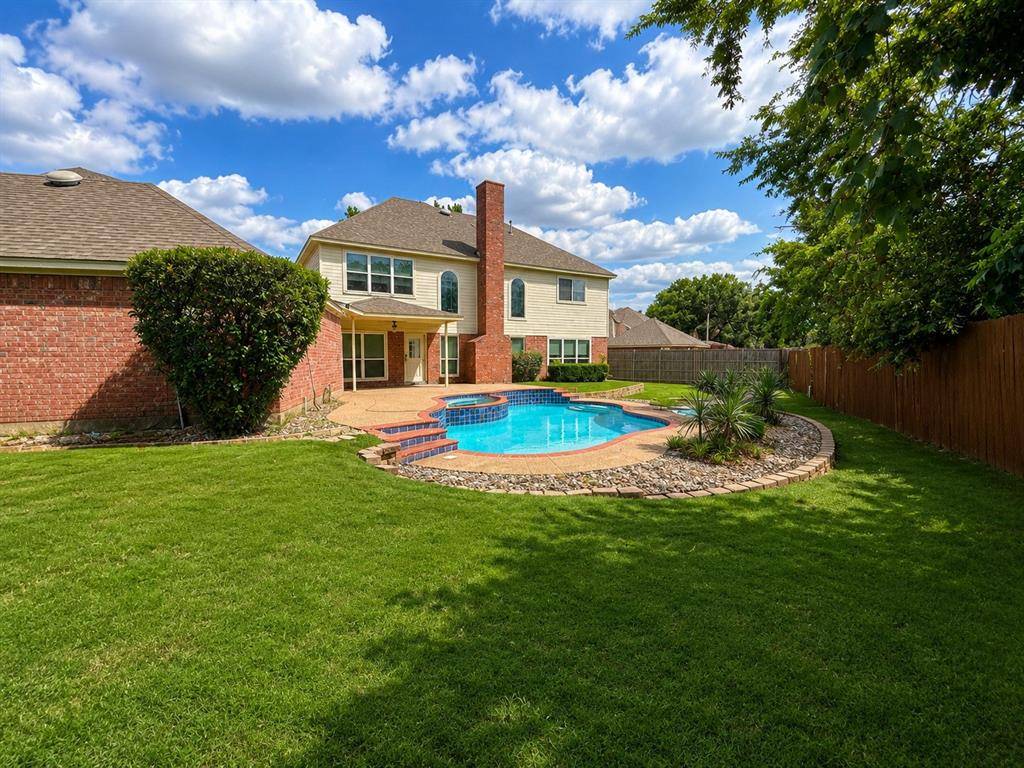8533 Castle Creek Road, North Richland Hills, TX 76182