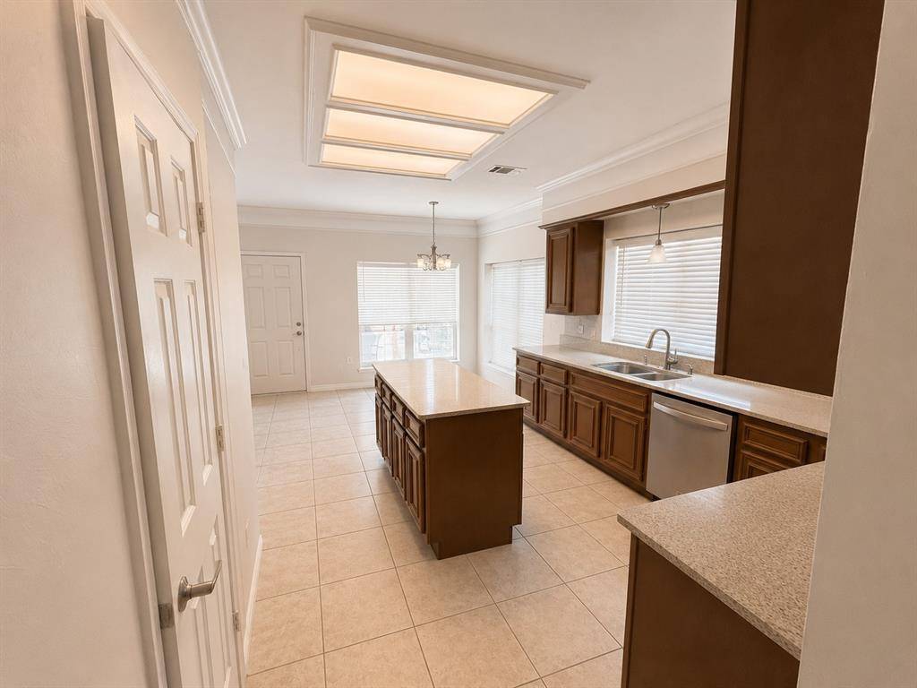 8533 Castle Creek Road, North Richland Hills, TX 76182