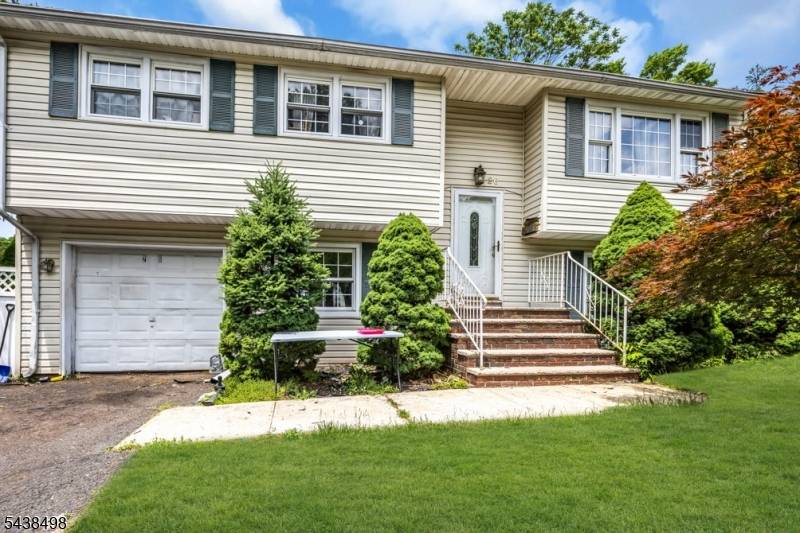 26 Nancy Ln, Piscataway Twp., NJ 08854