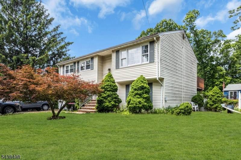 26 Nancy Ln, Piscataway Twp., NJ 08854