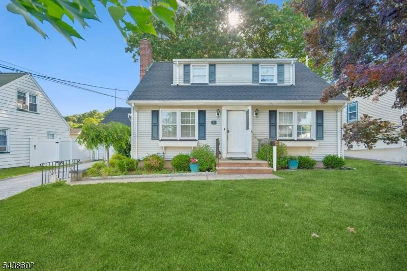 36 Woodside Ave, Hawthorne Boro, NJ 07506
