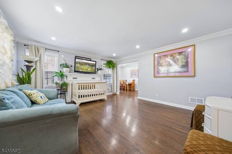 36 Woodside Ave, Hawthorne Boro, NJ 07506