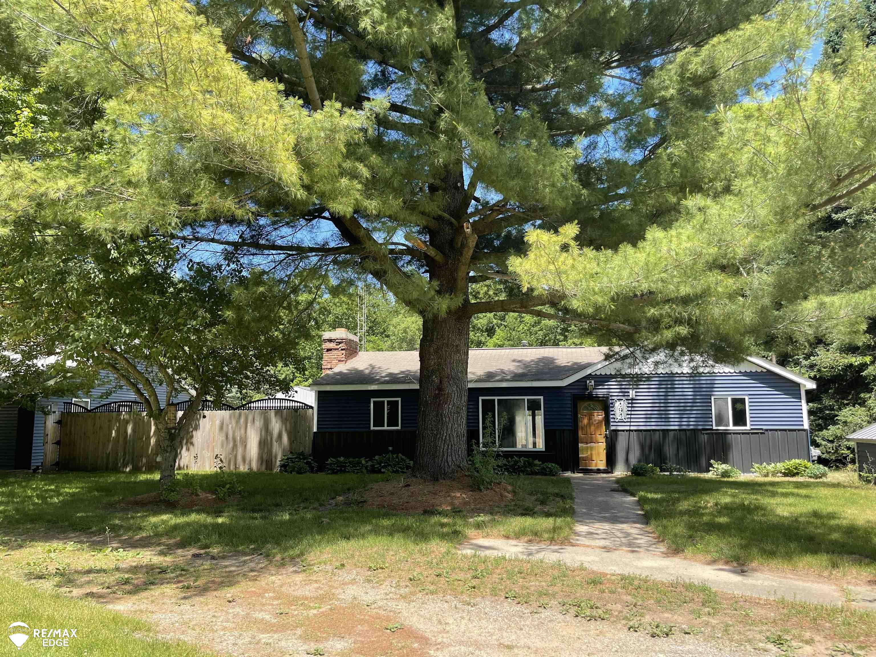 494 W Barnes Lake RD, Deerfield Twp, MI 48421