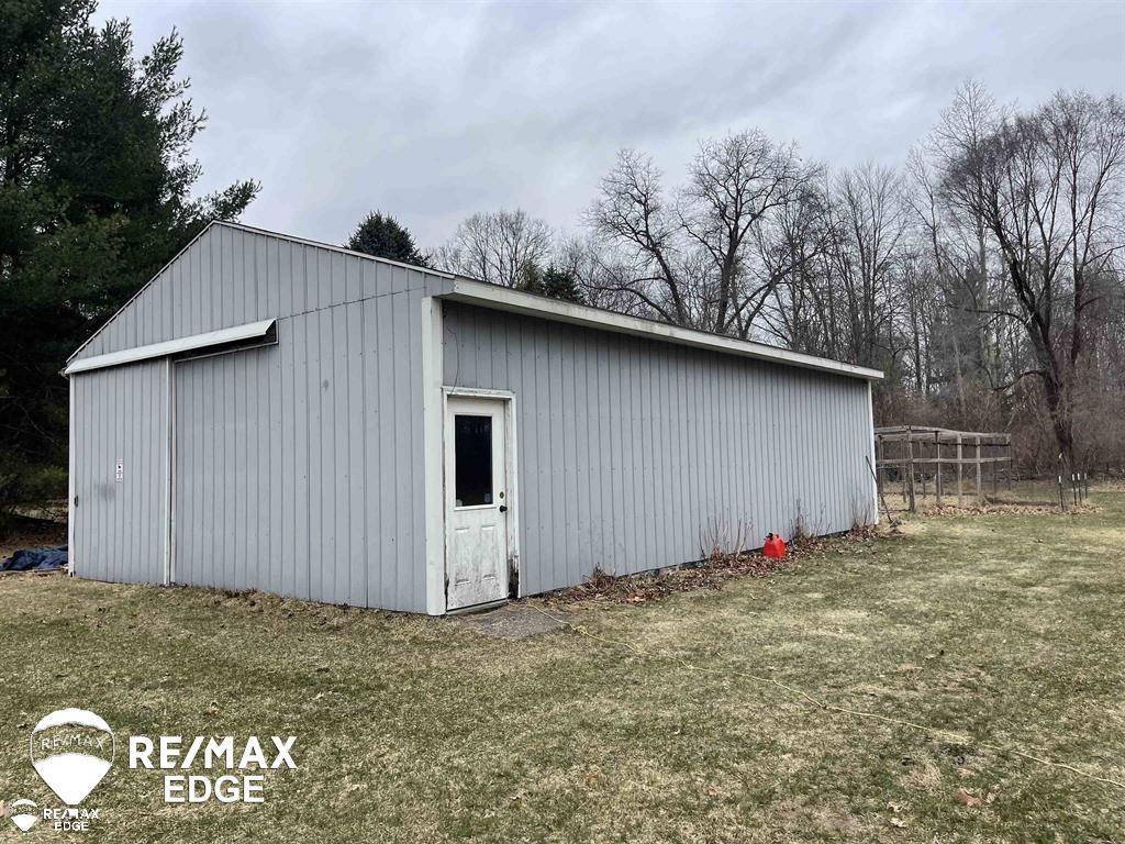 494 W Barnes Lake RD, Deerfield Twp, MI 48421