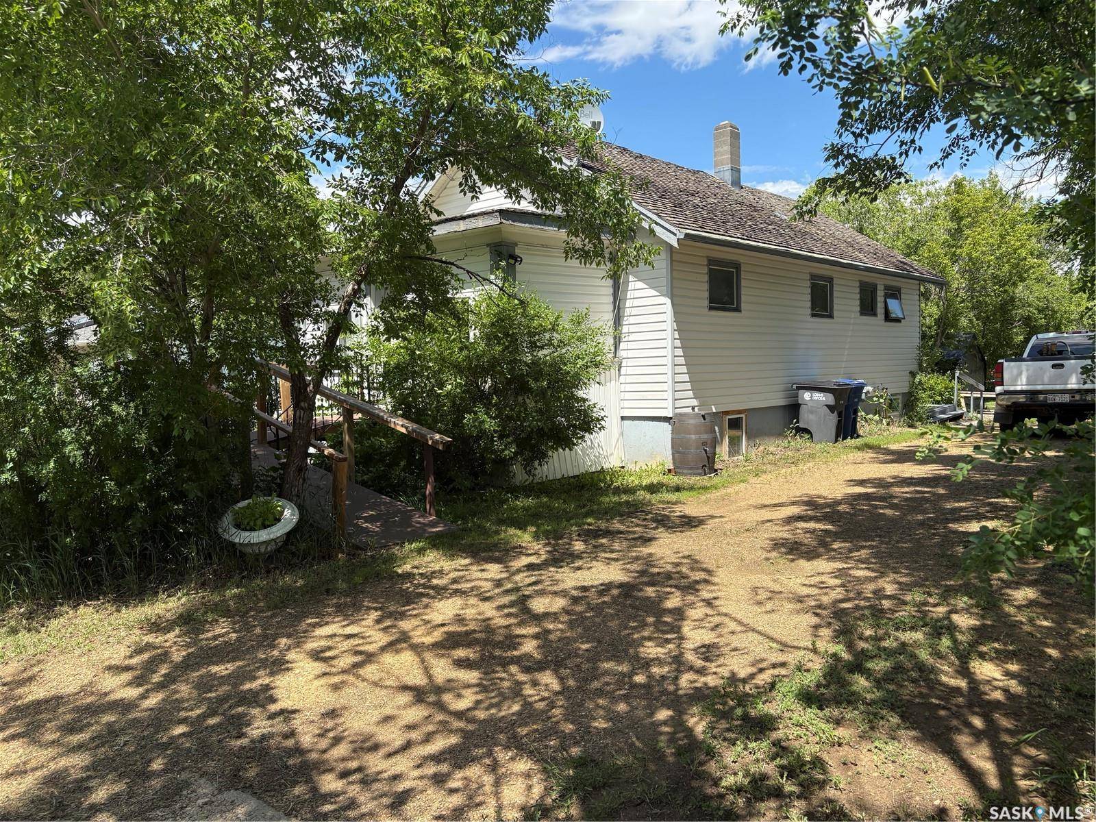 11 4th STREET, Willow Bunch, SK S0H 4K0