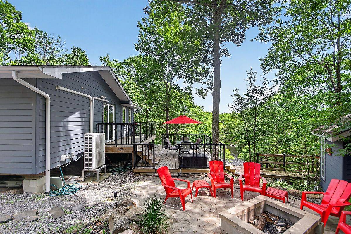 1049 Crotch Lake TRL, Frontenac, ON K0H 1B0