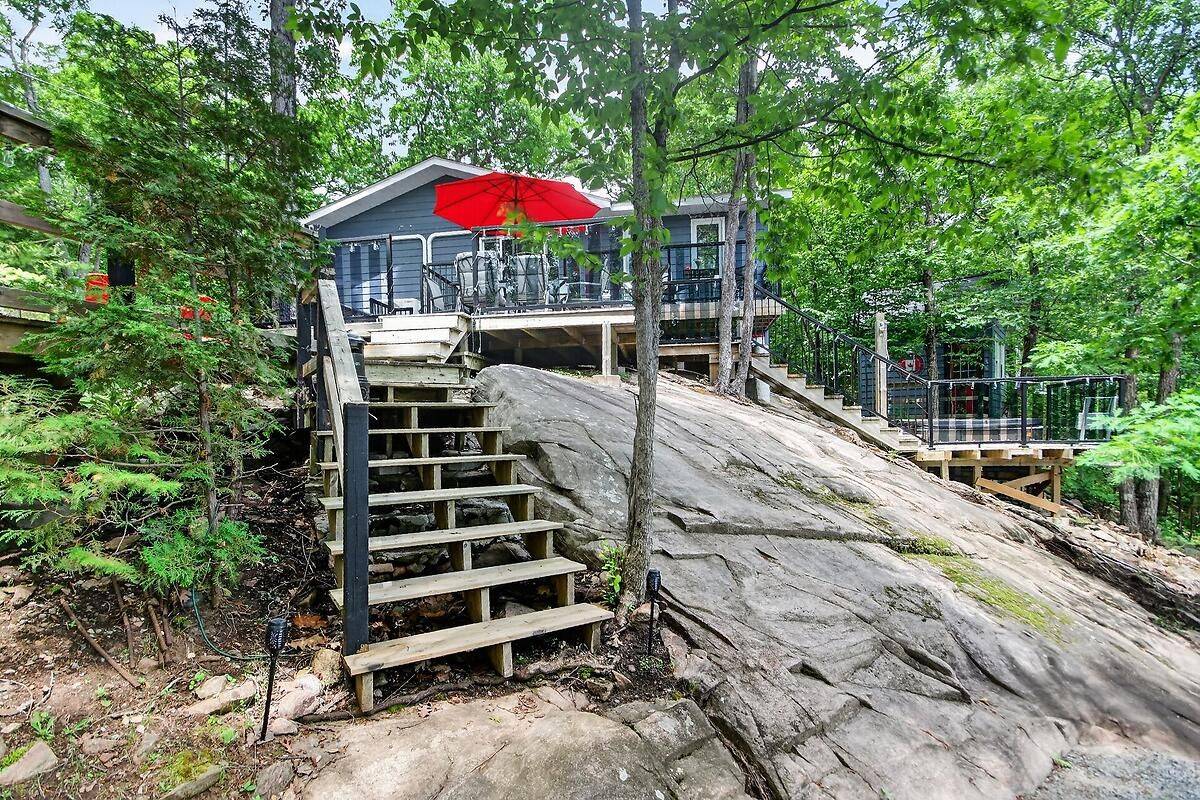 1049 Crotch Lake TRL, Frontenac, ON K0H 1B0